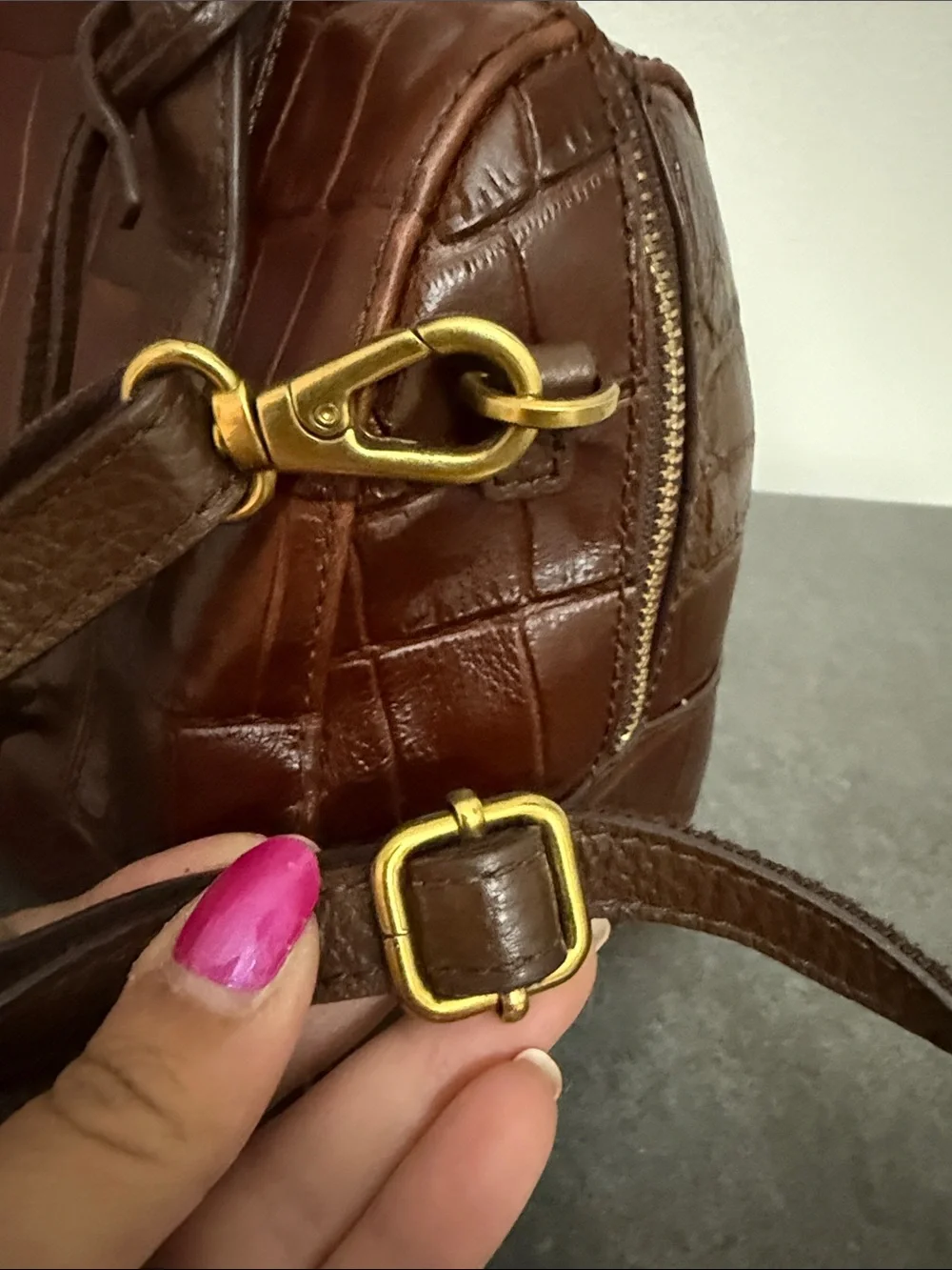 Preloved Fossil embossed leather satchel crossbody bag. Vintage